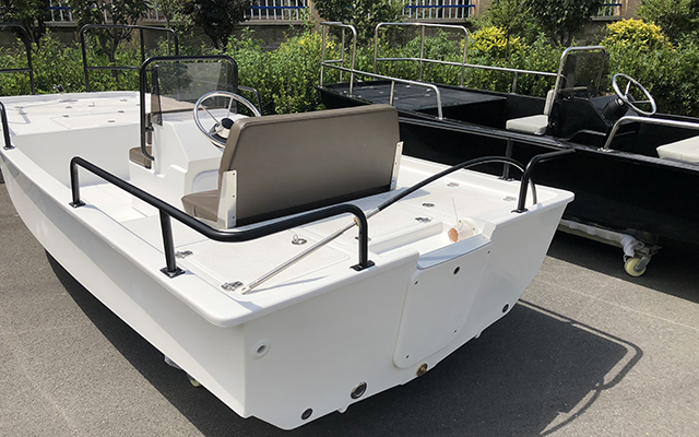 Bateau de pêche en fibre de verre 420